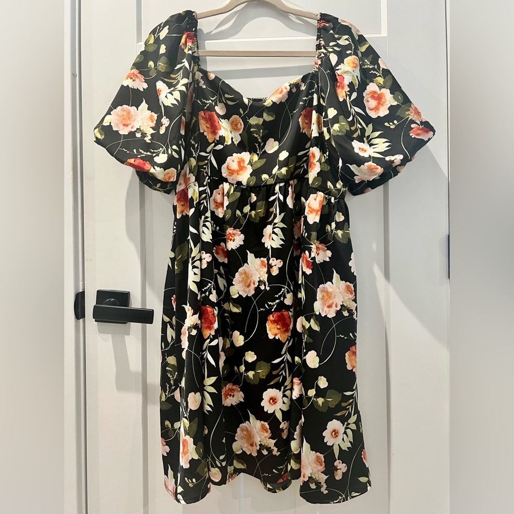 Short Floral Black Dress Puff Sleeve and smocked in the back